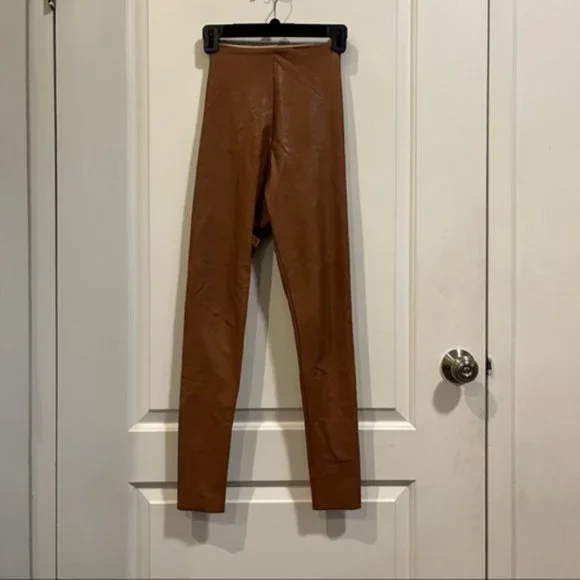 Commando Faux Leather Leggings in Color Cocoa - Picture 4 of 5